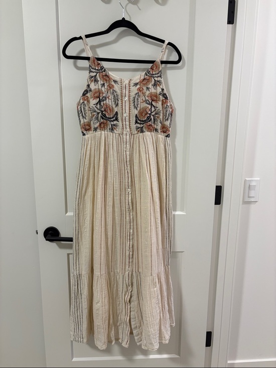Jackson Rowe Dresses & Skirts - Jackson Rowe Cream Maxi Dress with Embroidered Floral Bodice and Straps